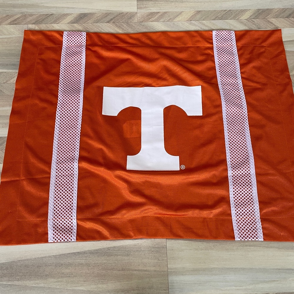 UNIVERSITY OF TENNESSEE VOLUNTEERS Pillow Sham Sports Coverage Inc.